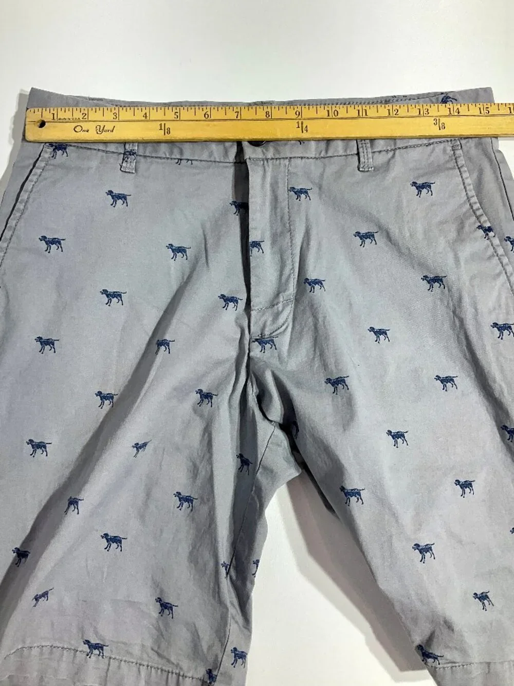 IZOD Mens Size 30 (31) Advantage Performance Shorts with Dog Print Gray Blue